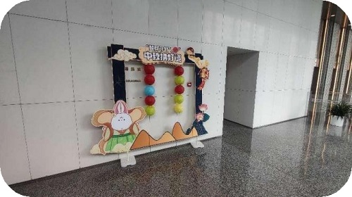 中秋活动装扮_中企物业.jpeg