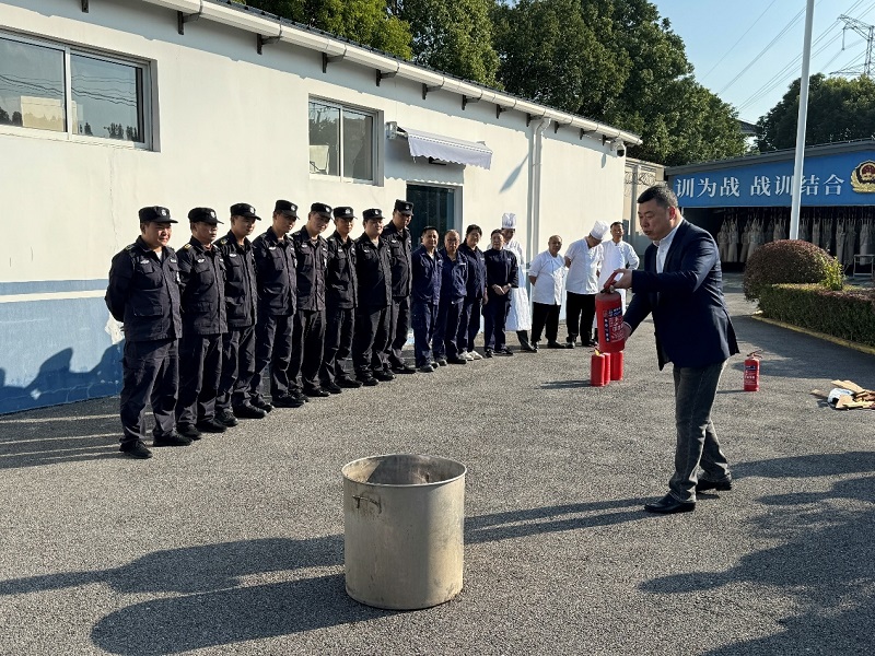 消防演练现场示范_百强物业公司