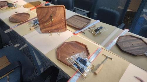 复古钟表手工制作成品展示_上海物业公司服务